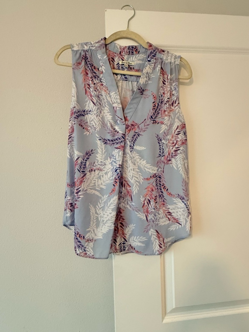 Sleeveless V-Neck Floral Print Top - Light Blue
